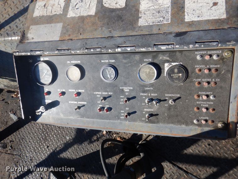 image for item DP0439 1999 Roadtec SB2500B  shuttle buggy material transfer vehicle