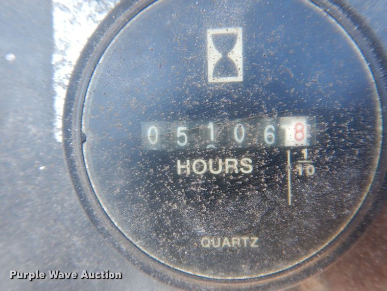 image for item DP0439 1999 Roadtec SB2500B  shuttle buggy material transfer vehicle