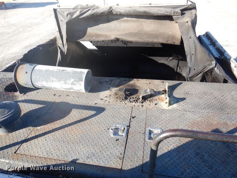 image for item DP0439 1999 Roadtec SB2500B  shuttle buggy material transfer vehicle