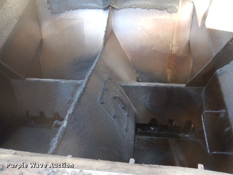 image for item DP0439 1999 Roadtec SB2500B  shuttle buggy material transfer vehicle