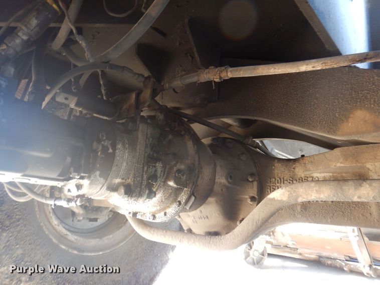 image for item DP0439 1999 Roadtec SB2500B  shuttle buggy material transfer vehicle