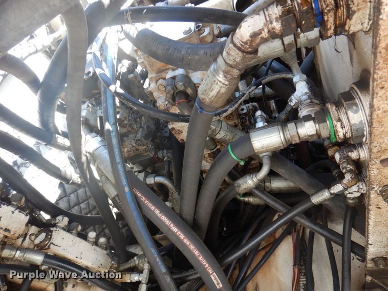 image for item DP0439 1999 Roadtec SB2500B  shuttle buggy material transfer vehicle