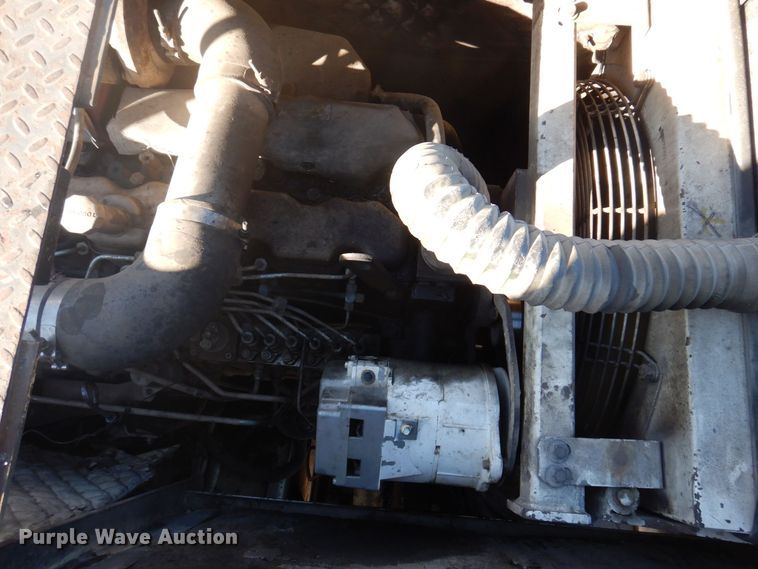 image for item DP0439 1999 Roadtec SB2500B  shuttle buggy material transfer vehicle