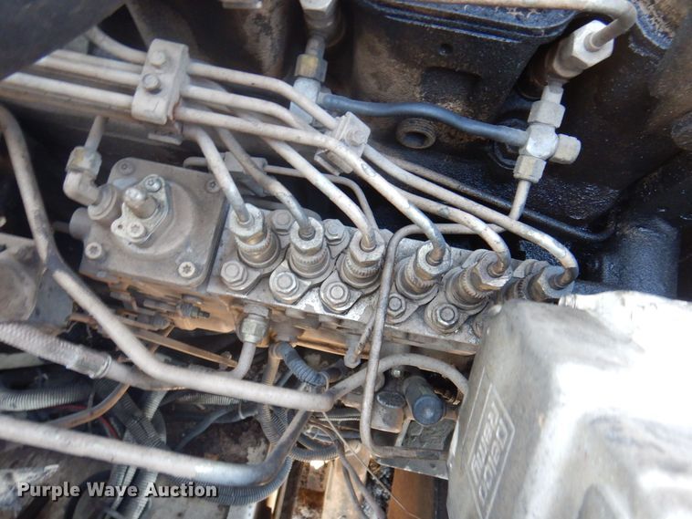 image for item DP0439 1999 Roadtec SB2500B  shuttle buggy material transfer vehicle