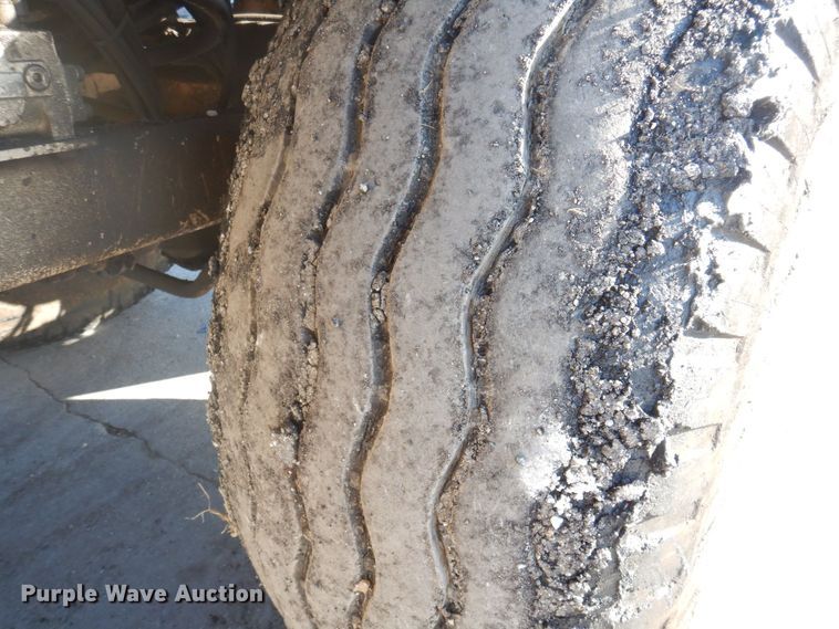 image for item DP0439 1999 Roadtec SB2500B  shuttle buggy material transfer vehicle