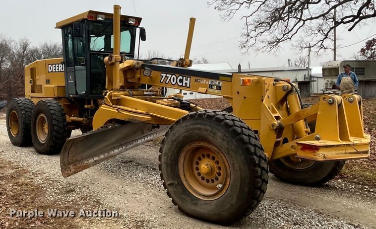 image for item DP0453 2002 John Deere 770CH Series II  motor grader