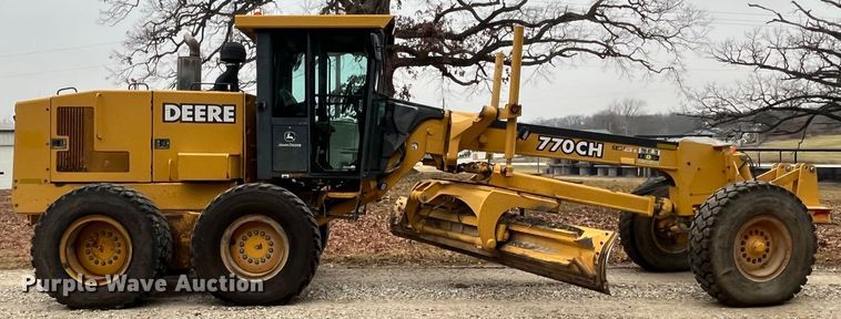 image for item DP0453 2002 John Deere 770CH Series II  motor grader