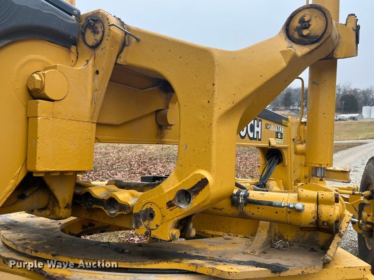 image for item DP0453 2002 John Deere 770CH Series II  motor grader