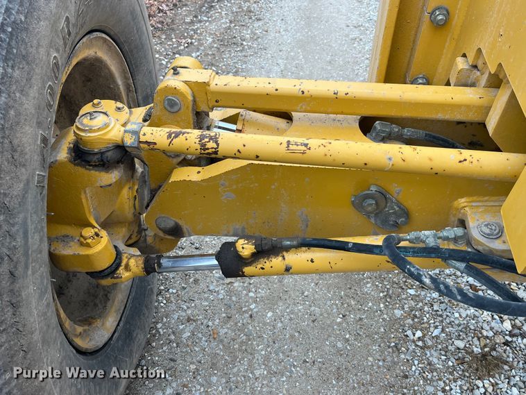 image for item DP0453 2002 John Deere 770CH Series II  motor grader