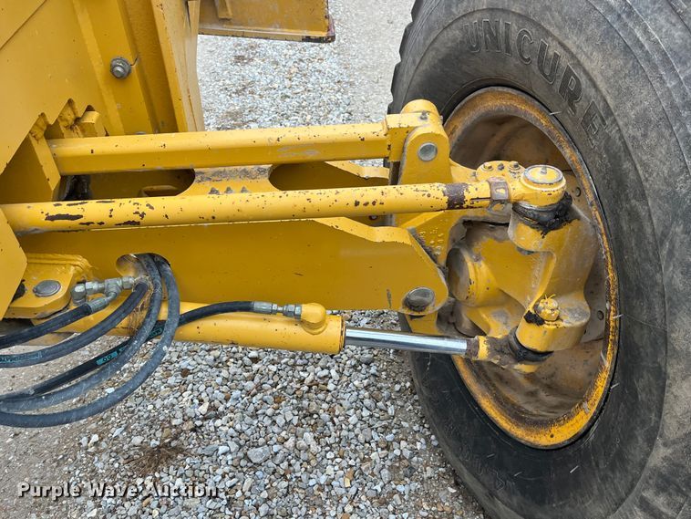 image for item DP0453 2002 John Deere 770CH Series II  motor grader