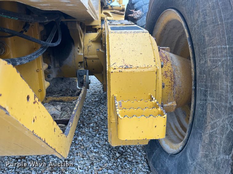 image for item DP0453 2002 John Deere 770CH Series II  motor grader