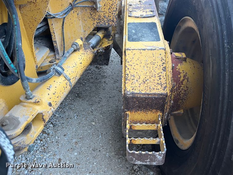 image for item DP0453 2002 John Deere 770CH Series II  motor grader