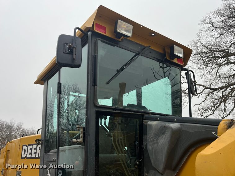 image for item DP0453 2002 John Deere 770CH Series II  motor grader