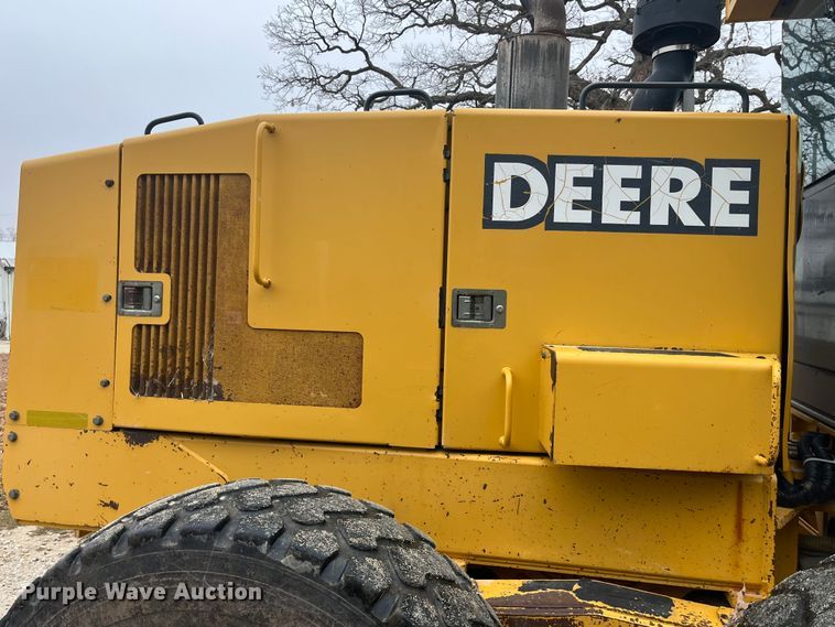 image for item DP0453 2002 John Deere 770CH Series II  motor grader