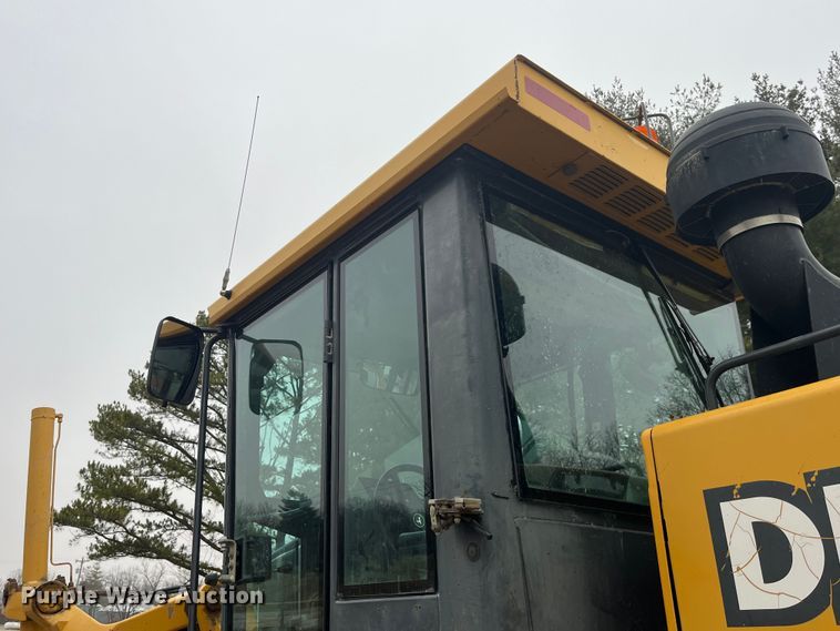 image for item DP0453 2002 John Deere 770CH Series II  motor grader