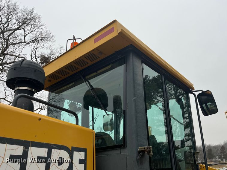 image for item DP0453 2002 John Deere 770CH Series II  motor grader