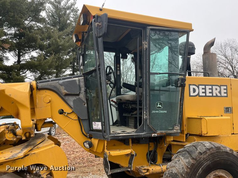 image for item DP0453 2002 John Deere 770CH Series II  motor grader