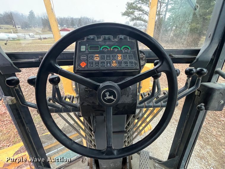 image for item DP0453 2002 John Deere 770CH Series II  motor grader