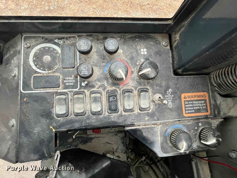 image for item DP0453 2002 John Deere 770CH Series II  motor grader