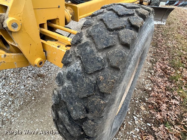 image for item DP0453 2002 John Deere 770CH Series II  motor grader