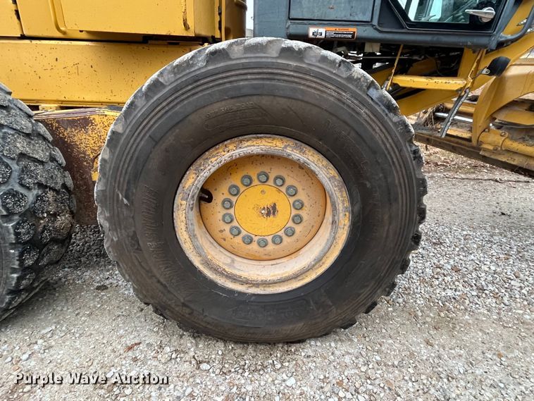 image for item DP0453 2002 John Deere 770CH Series II  motor grader