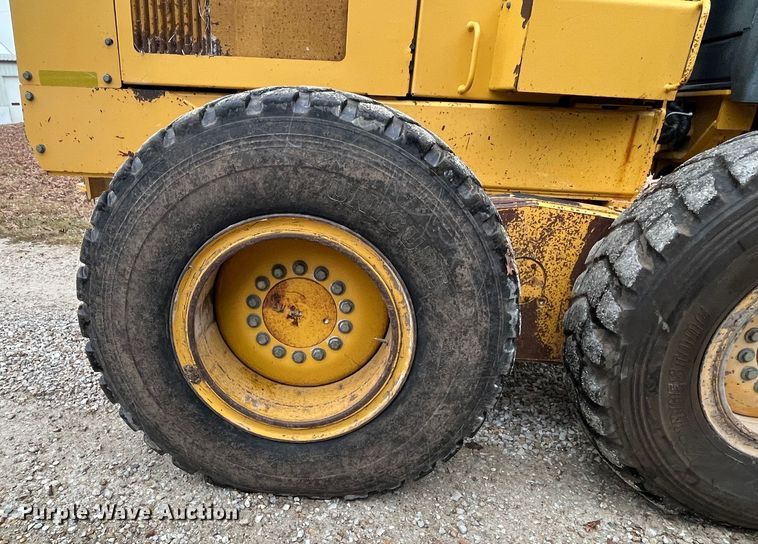 image for item DP0453 2002 John Deere 770CH Series II  motor grader