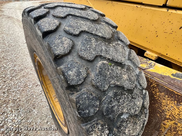 image for item DP0453 2002 John Deere 770CH Series II  motor grader