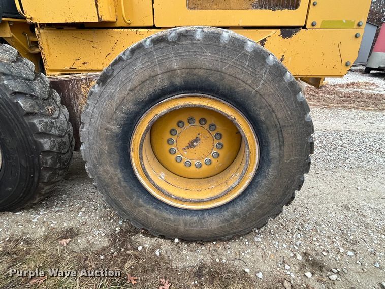 image for item DP0453 2002 John Deere 770CH Series II  motor grader