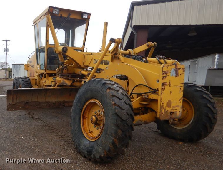 image for item DP8592 1995 Champion 720A  motor grader