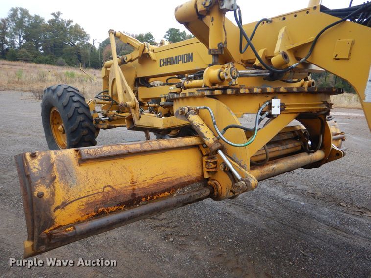 image for item DP8592 1995 Champion 720A  motor grader
