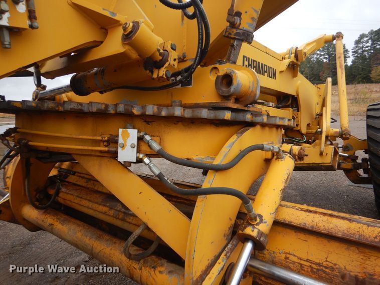 image for item DP8592 1995 Champion 720A  motor grader