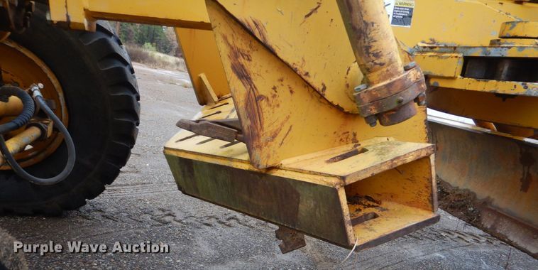 image for item DP8592 1995 Champion 720A  motor grader