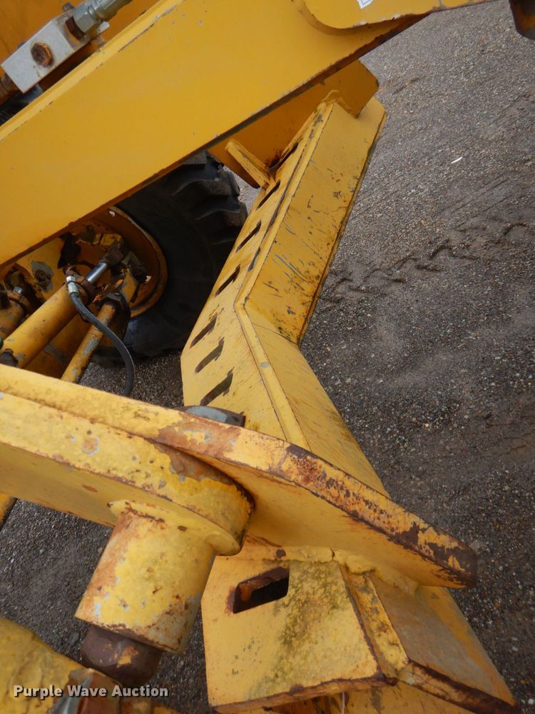 image for item DP8592 1995 Champion 720A  motor grader