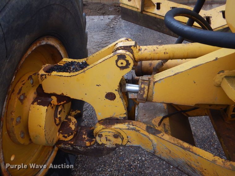 image for item DP8592 1995 Champion 720A  motor grader