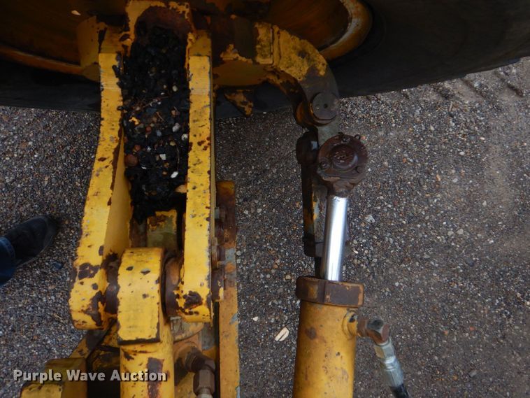 image for item DP8592 1995 Champion 720A  motor grader