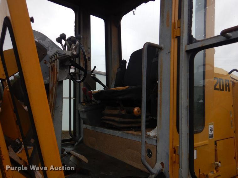 image for item DP8592 1995 Champion 720A  motor grader