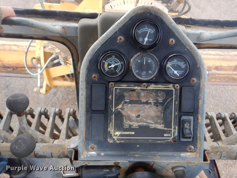 image for item DP8592 1995 Champion 720A  motor grader