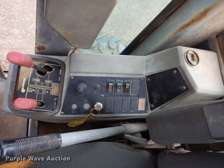 image for item DP8592 1995 Champion 720A  motor grader