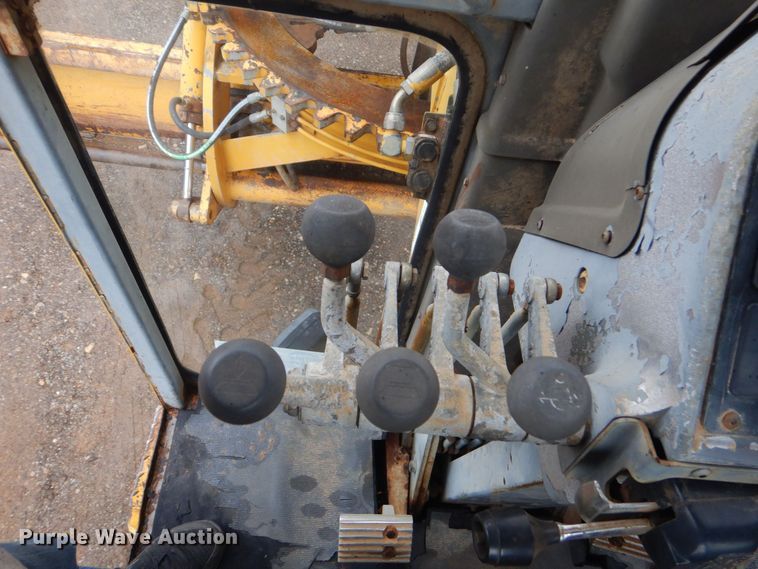 image for item DP8592 1995 Champion 720A  motor grader