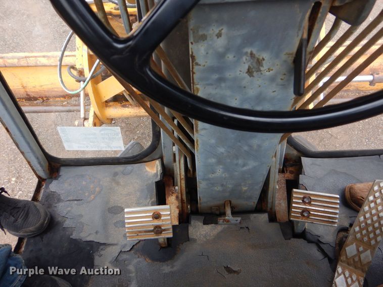 image for item DP8592 1995 Champion 720A  motor grader