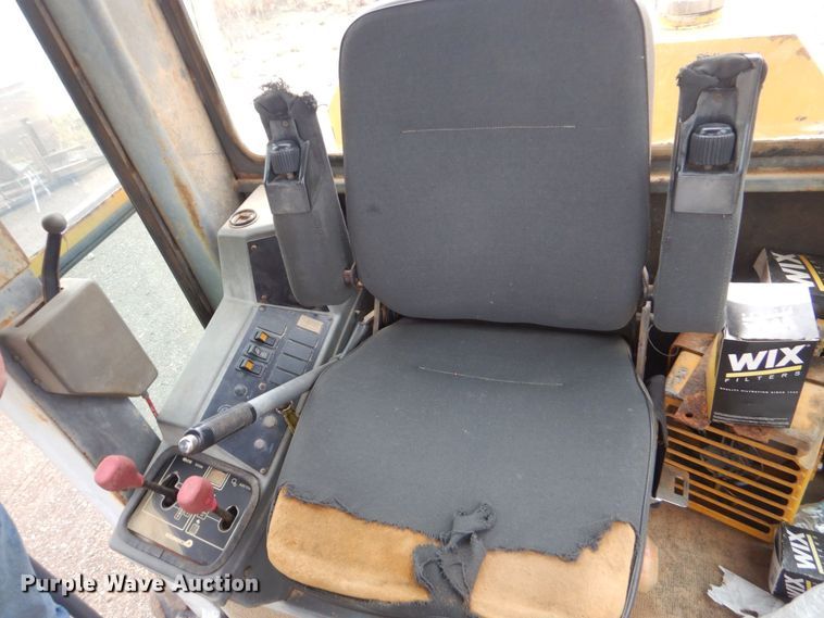 image for item DP8592 1995 Champion 720A  motor grader