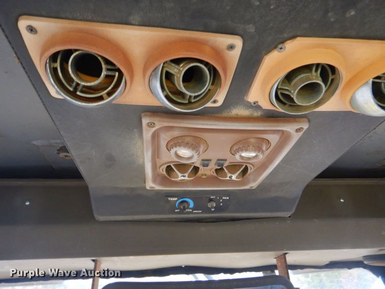 image for item DP8592 1995 Champion 720A  motor grader