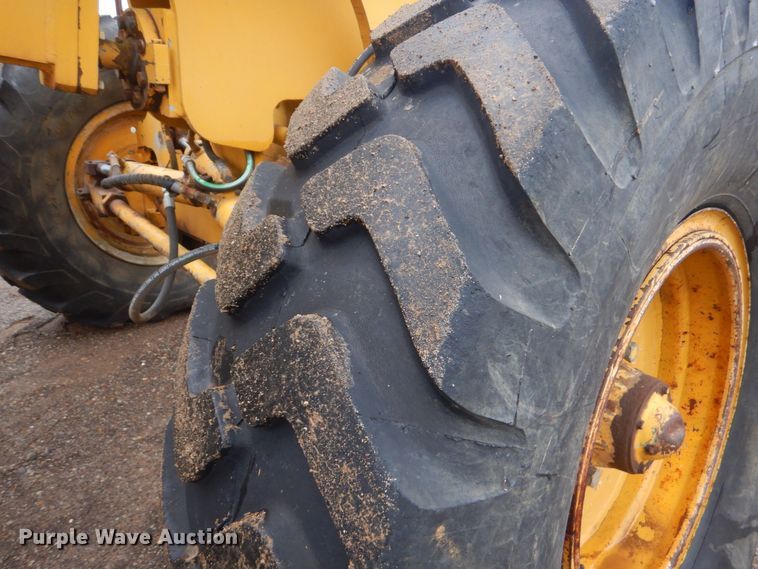 image for item DP8592 1995 Champion 720A  motor grader