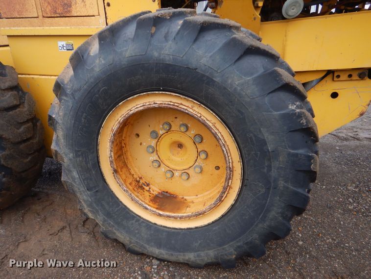 image for item DP8592 1995 Champion 720A  motor grader