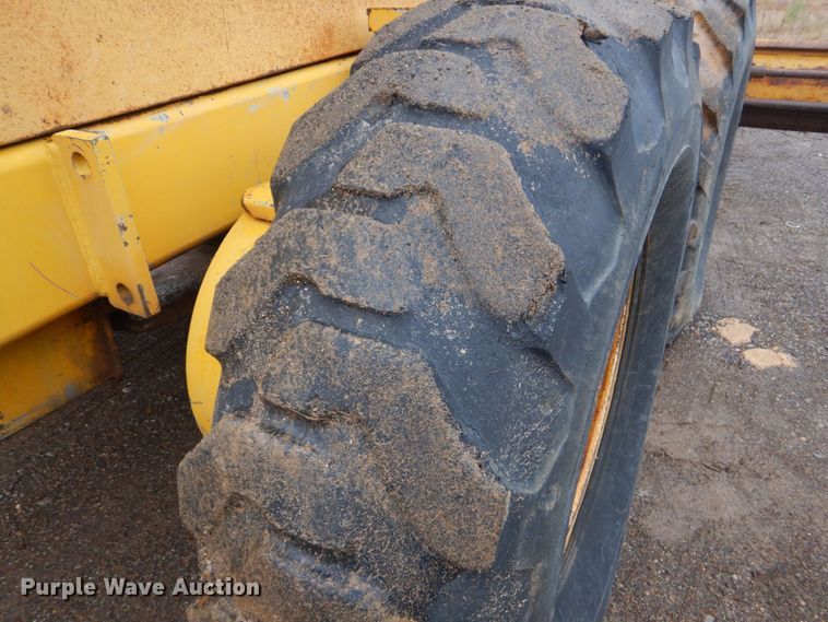 image for item DP8592 1995 Champion 720A  motor grader