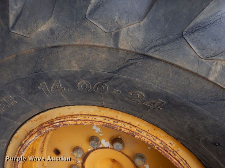 image for item DP8592 1995 Champion 720A  motor grader