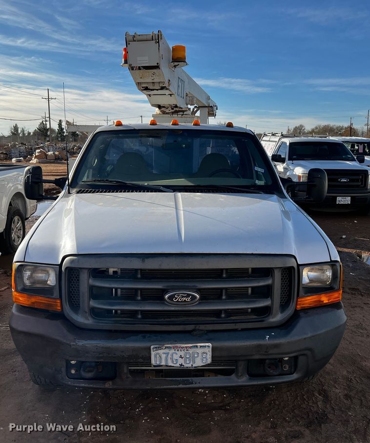 image for item DQ1889 2000 Ford F350 Super Duty  bucket truck