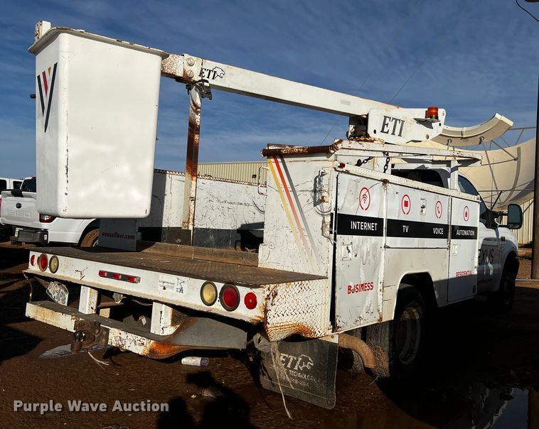 image for item DQ1889 2000 Ford F350 Super Duty  bucket truck