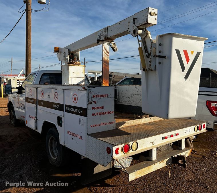 image for item DQ1889 2000 Ford F350 Super Duty  bucket truck