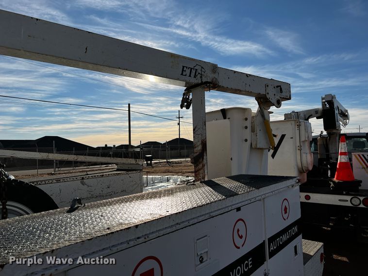 image for item DQ1889 2000 Ford F350 Super Duty  bucket truck